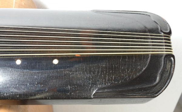 图片：明代张敬修仲尼式古琴－焦尾